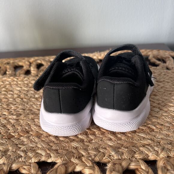 Under Armour Infant Sneakers Size 6K Boys Black Hook & Loop Strap Shoes - Picture 4 of 7